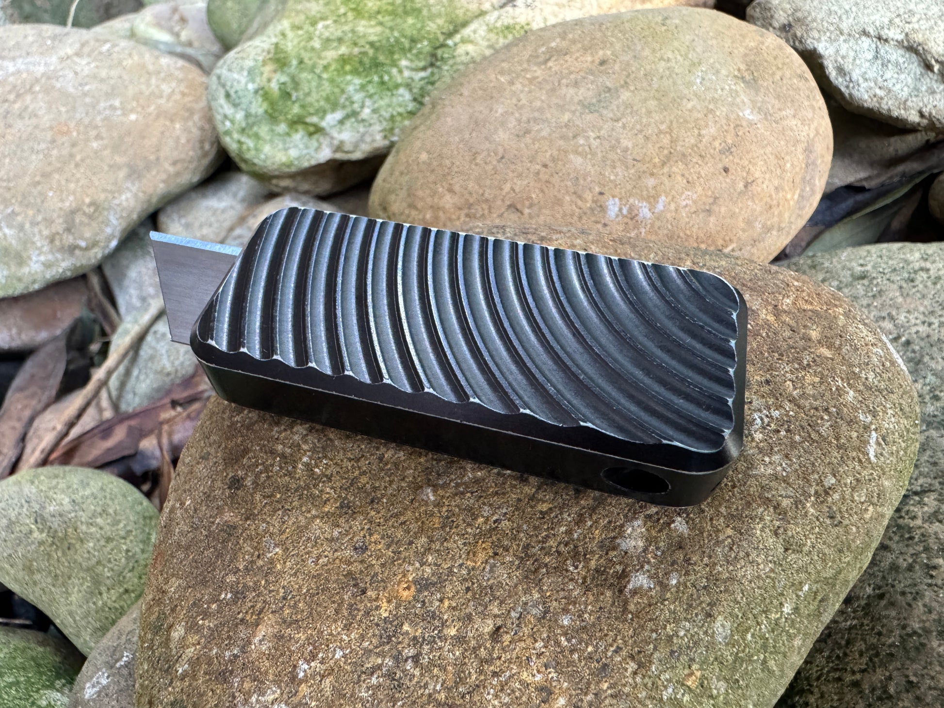 RiveryMFG Zero-6061 Aluminum Black utility knife with original pattern