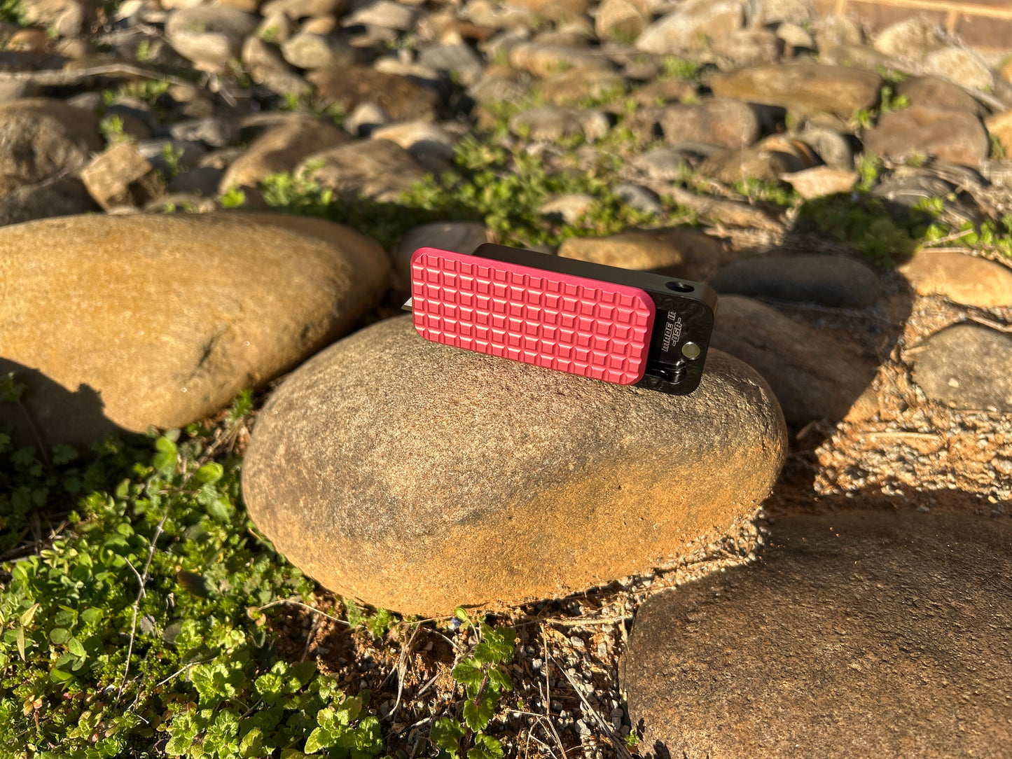 RiveryMFG Zero custom combination utility knife with grenade red lid and black base.