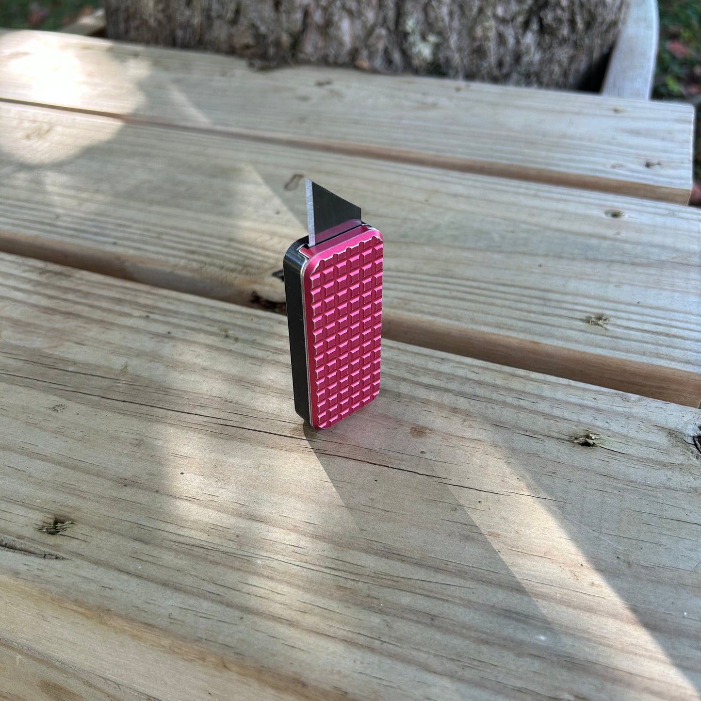 RiveryMFG Zero custom combination pink lid and black base utility knife