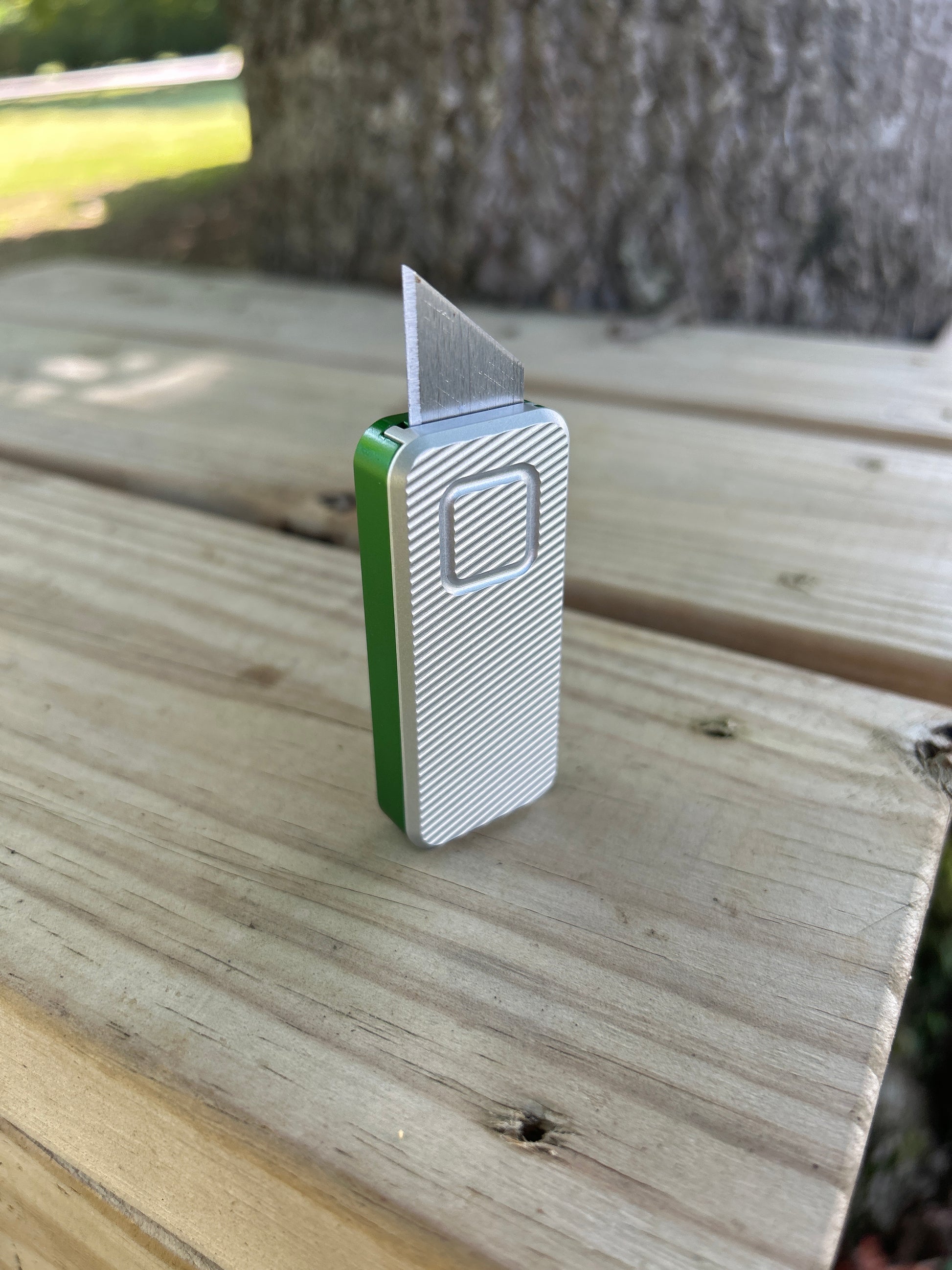 RiveryMFG Zero CadLab custom combination gray lid and green base utility knife 