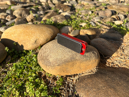 RiveryMFG Zero custom combination utility knife with knurl black lid and red base.