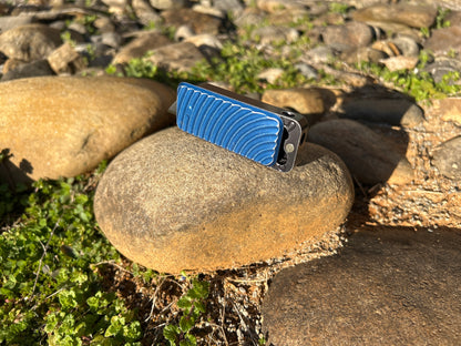 RiveryMFG Zero custom combination utility knife with original blue lid and black base.